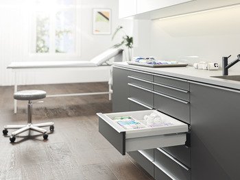 Alet düzenleyici, Häfele Matrix Pro Medical, 120 mm çekmece yüksekliği için – bölme beyaz 482x401x117mm – görsel 3