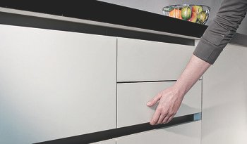 Profil Kulp, Häfele STRIATA - U, Alüminyum – STRIATA-U mat siyah 4000mm – görsel 3
