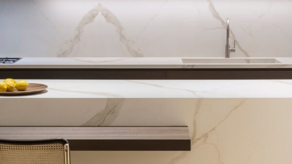 Laminam Calacatta Oro Venato Book Match porselen tezgah, uygulama görseli 2