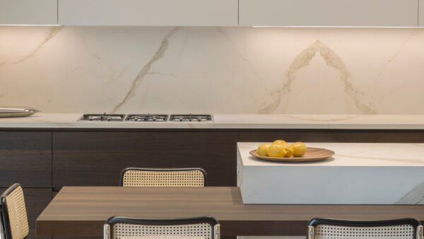Laminam Calacatta Oro Venato Book Match porselen tezgah, uygulama görseli 3