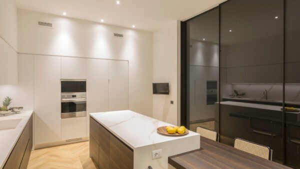 Laminam Calacatta Oro Venato Book Match porselen tezgah, uygulama görseli 4