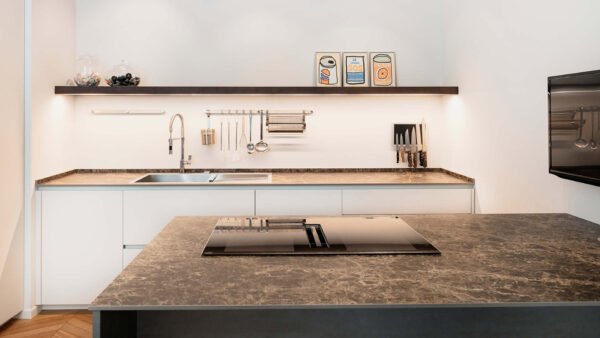 Laminam Emperador Extra porselen tezgah, uygulama görseli 1